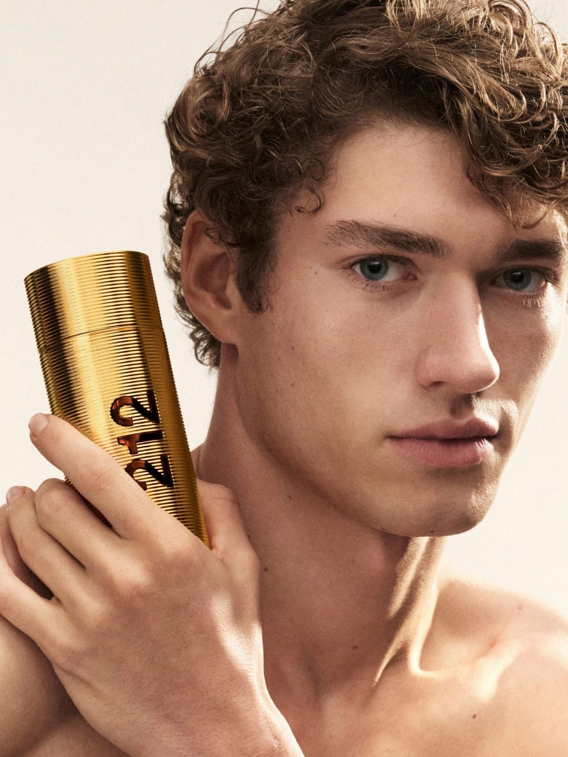 Valentin Humbroich with the gold 212 bottle