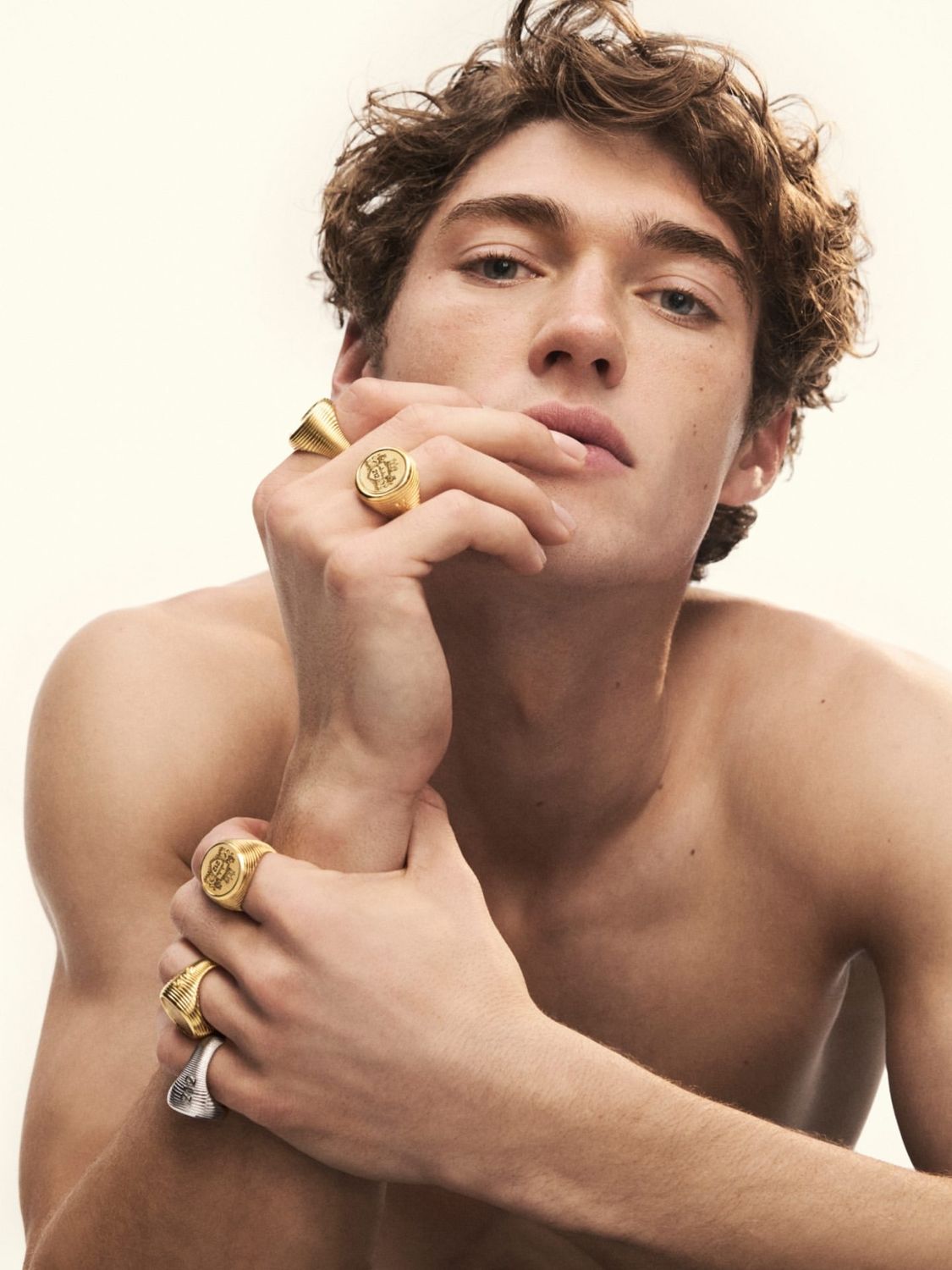 Valentin Humbroich, hands with gold rings